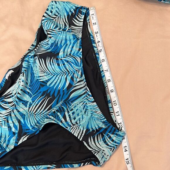 NWOT 2 piece blue & black palm print w/black lining no size guessing it’s a L - Picture 8 of 8